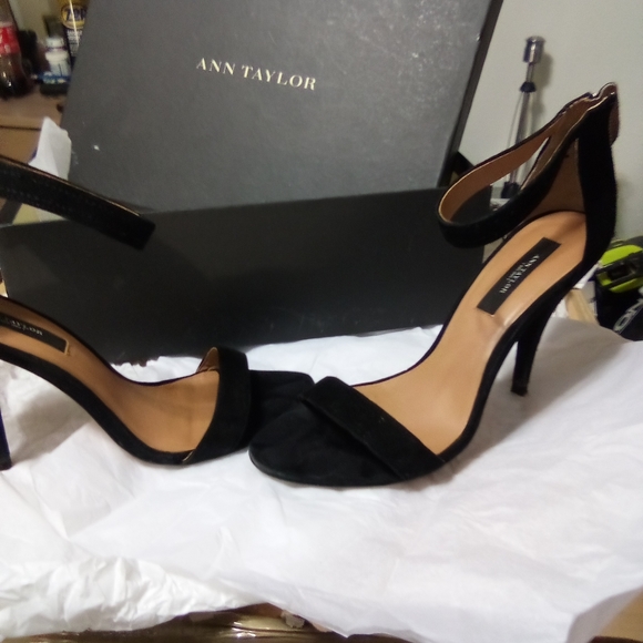 Ann Taylor black heels - Picture 7 of 7